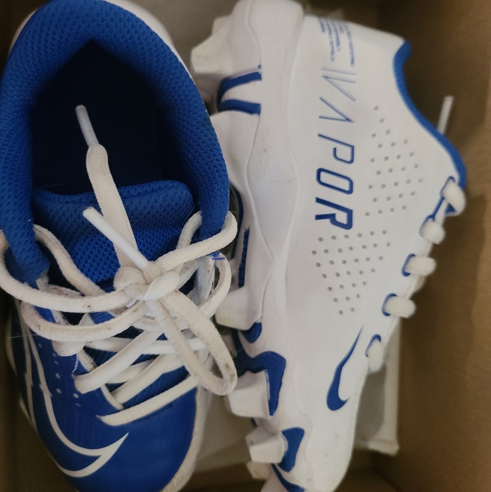 Baseball cleats